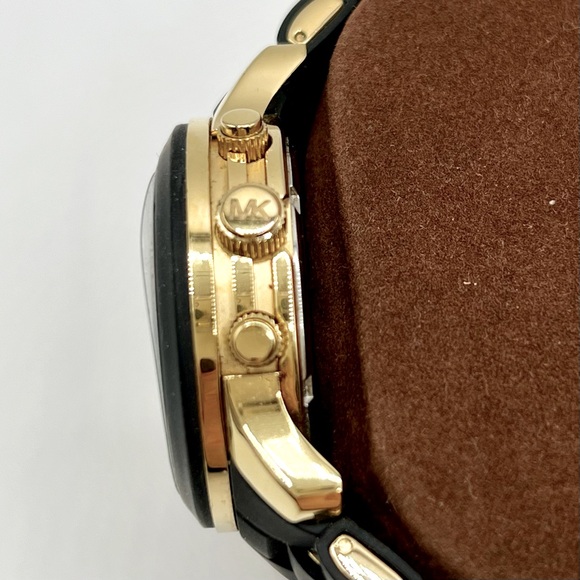 Michael Kors Oversized Runway Gold-Tone Chronograph Watch – 40mm – Box main image 8